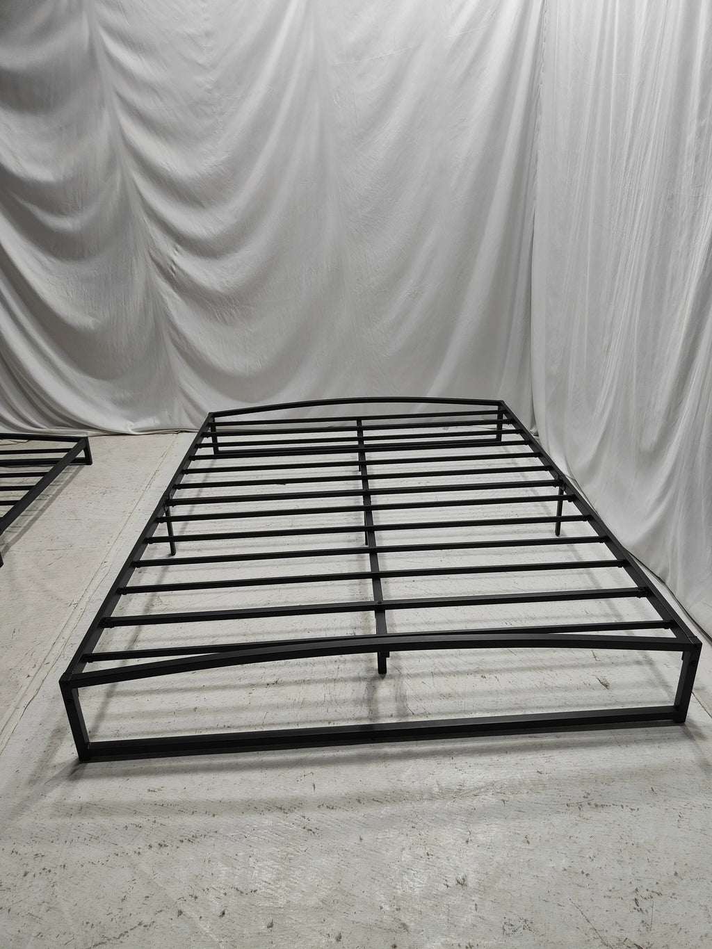 Queen Size Metal Platform Bed Frame Z9929