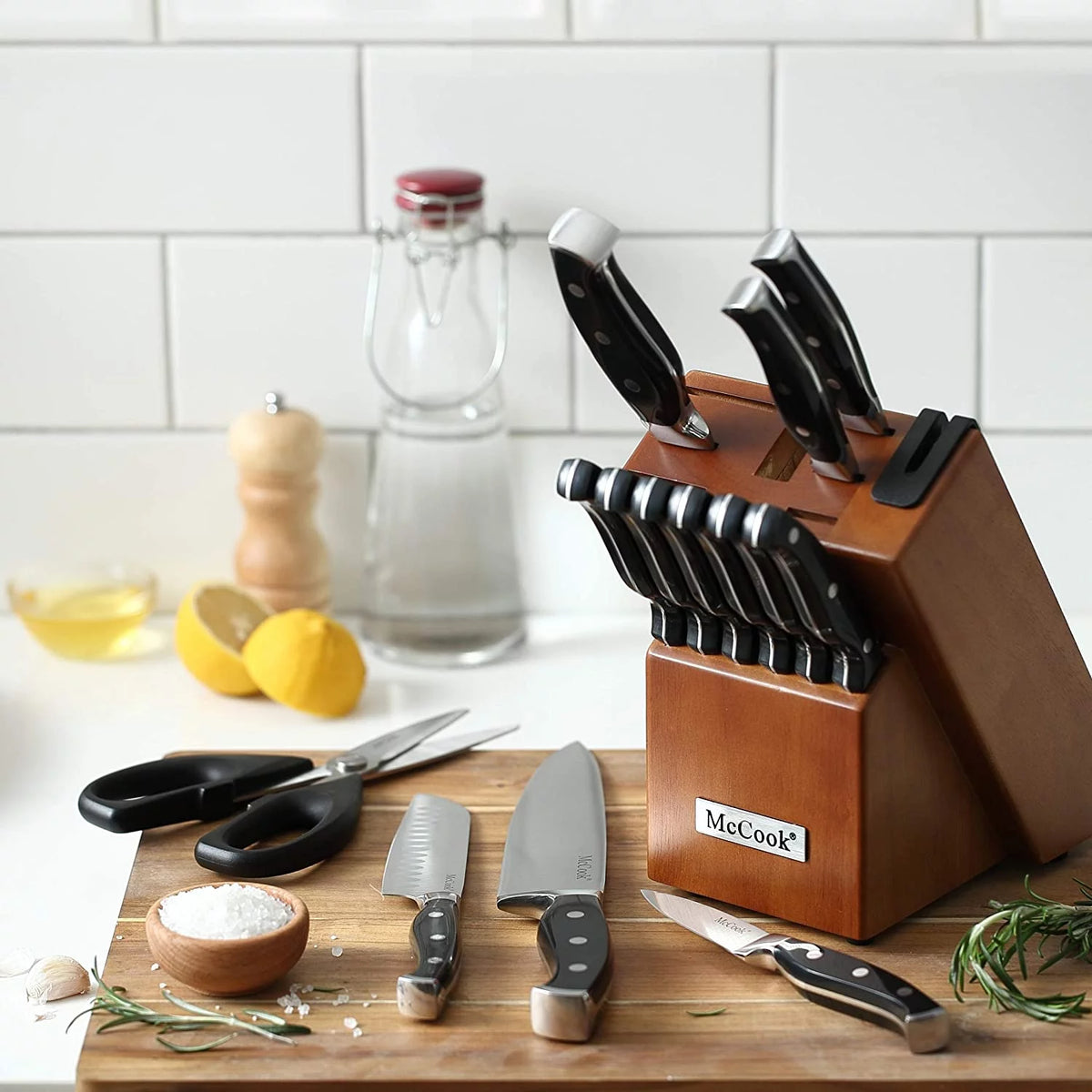 15 Pieces Kitchen Knife Block Set with Built-in Sharpener U42461