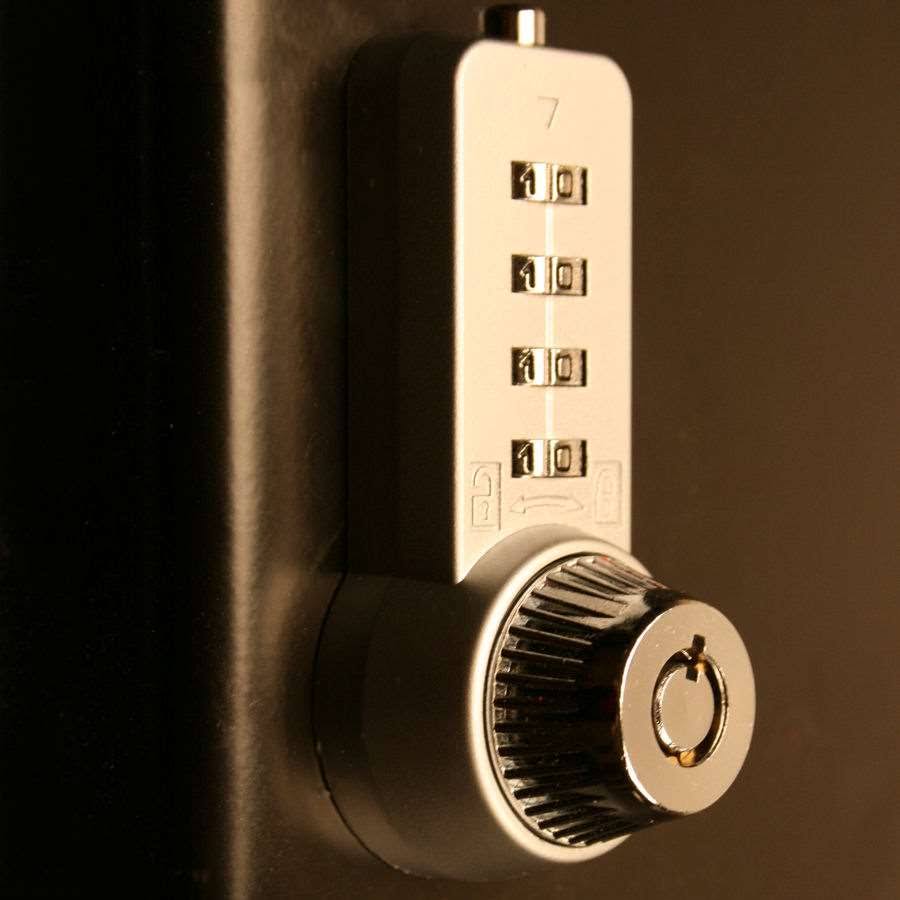 Cabinet with 122 Hooks J608