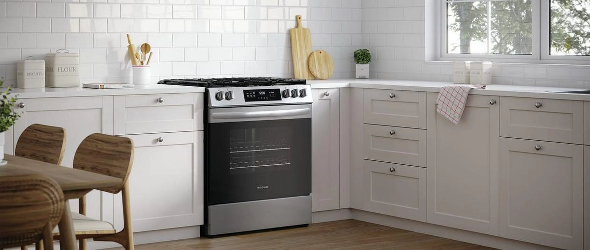 30" Free Standing Gas Range White M835